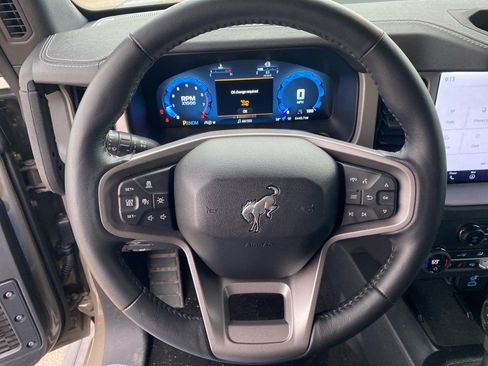 Used 2025 Ford Bronco Outer Banks w/ Sasquatch Package AWD/4WD image 10