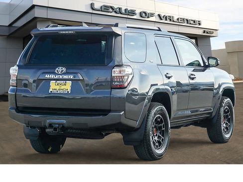 Used 2022 Toyota 4Runner SR5 Premium image 3