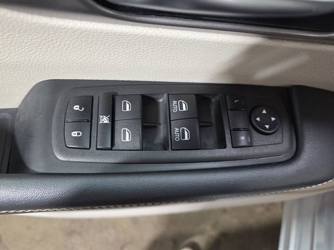Used 2023 Chrysler Pacifica Touring-L FWD image 30