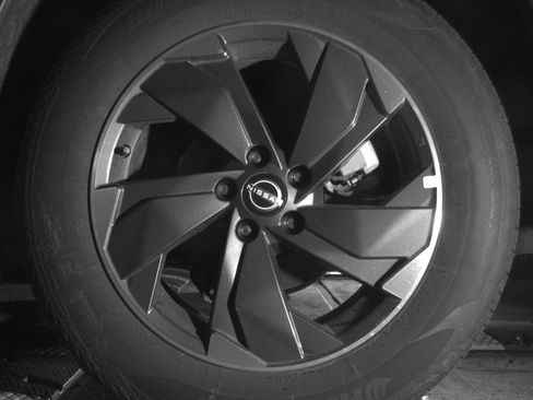 Used 2025 Nissan Rogue SV image 14