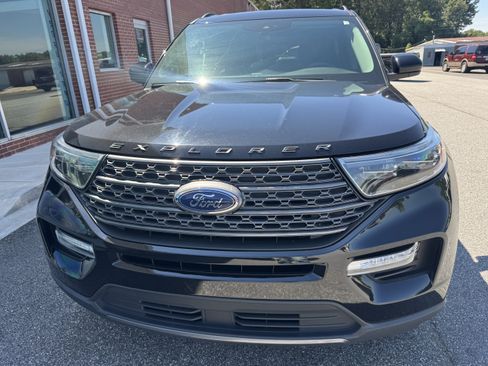 Used 2023 Ford Explorer XLT w/ Equipment Group 202A RWD image 4