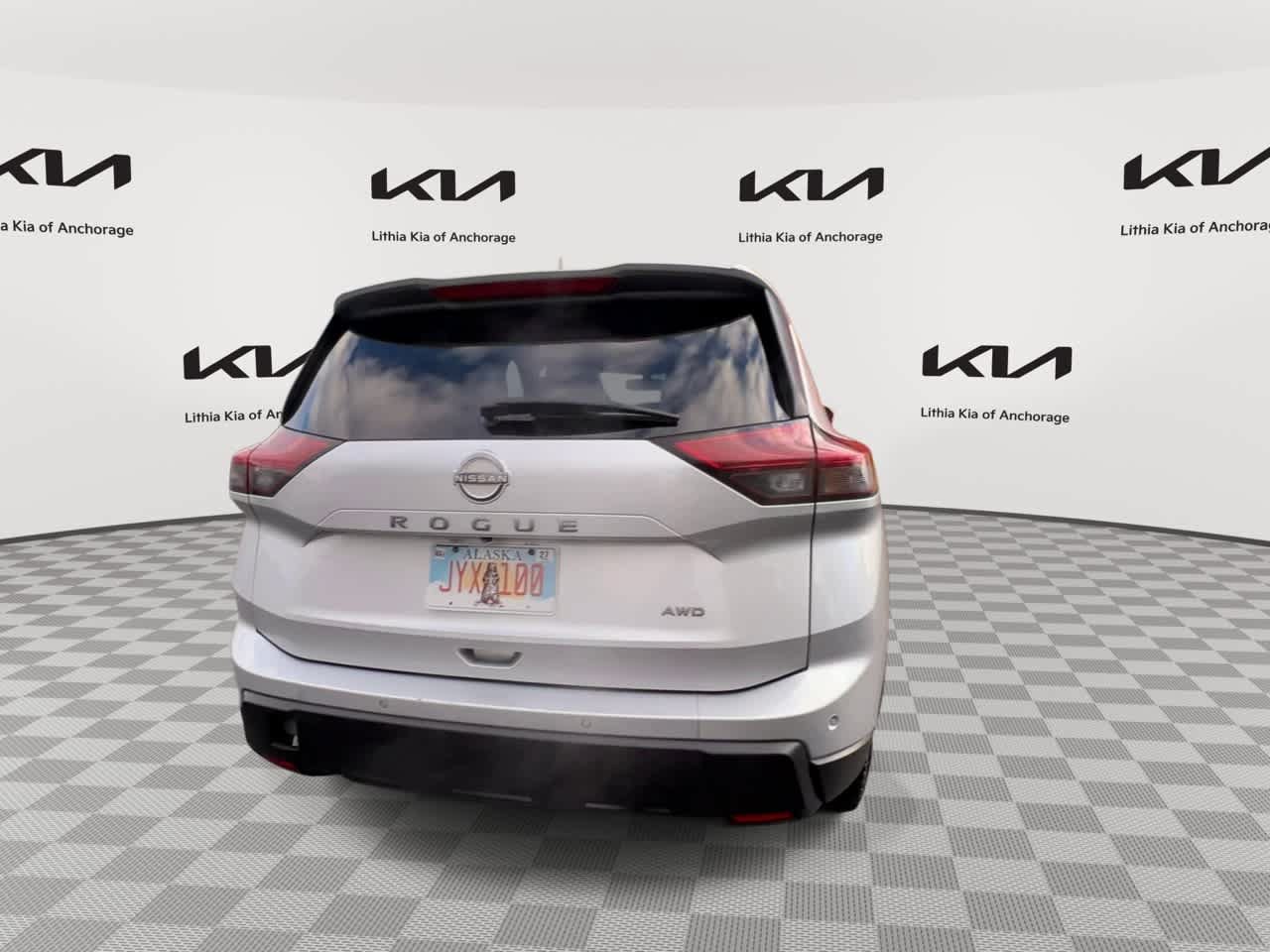 Used 2025 Nissan Rogue SV AWD/4WD image 7