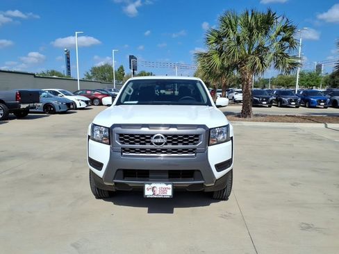 Used 2025 Nissan Frontier SV image 8