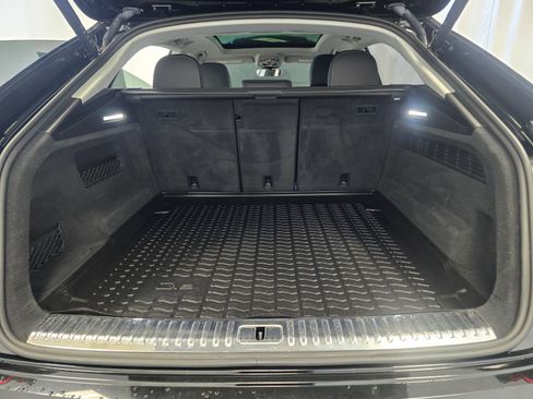 Used 2023 Audi Q8 Premium Plus image 11