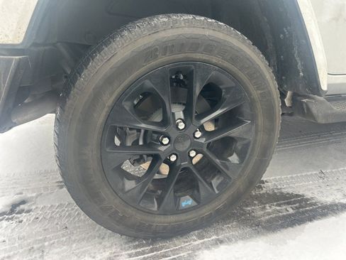 Used 2022 Jeep Wrangler Unlimited Sahara w/ Cold Weather Group image 27