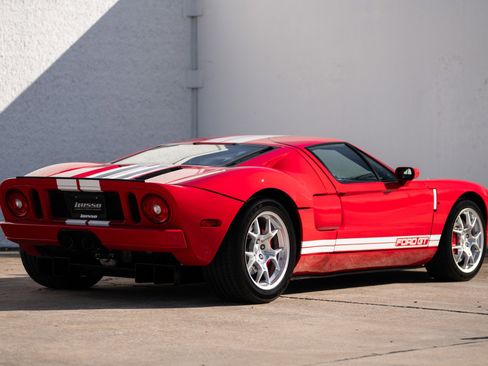 Used 2005 Ford GT image 10
