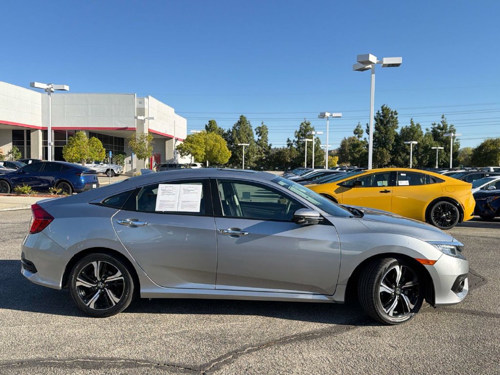 Used 2017 Honda Civic Touring image 3