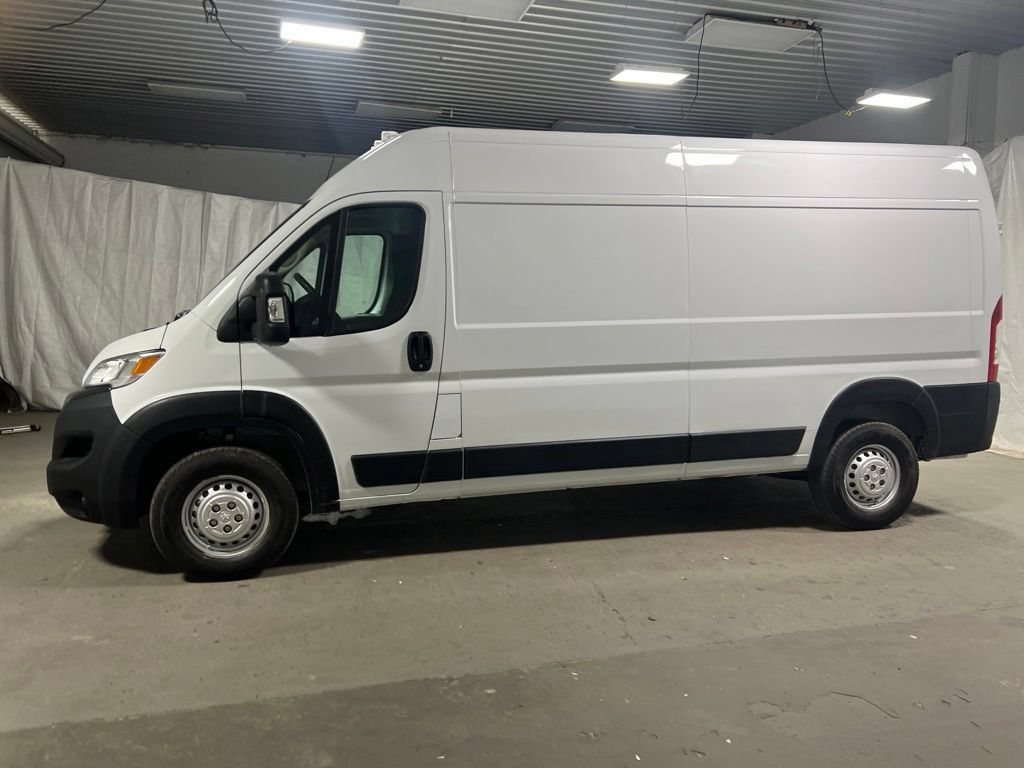Used 2025 RAM ProMaster 2500 w/ Convenience Group FWD image 4