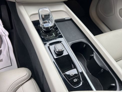 Used 2022 Volvo XC60 B5 Inscription w/ Advanced Package image 11