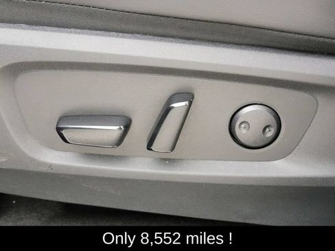 Used 2025 Nissan Pathfinder SL AWD/4WD image 14