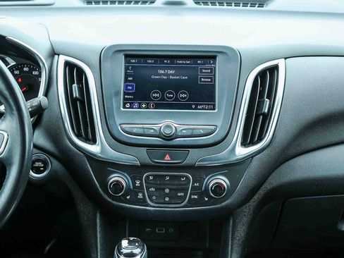 Used 2020 Chevrolet Equinox LT image 18