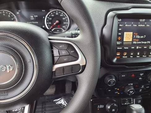 Used 2023 Jeep Renegade Latitude image 12