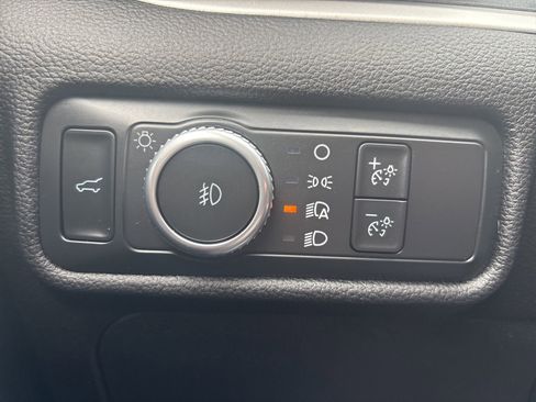 Used 2022 Ford Explorer XLT w/ Equipment Group 202A image 26