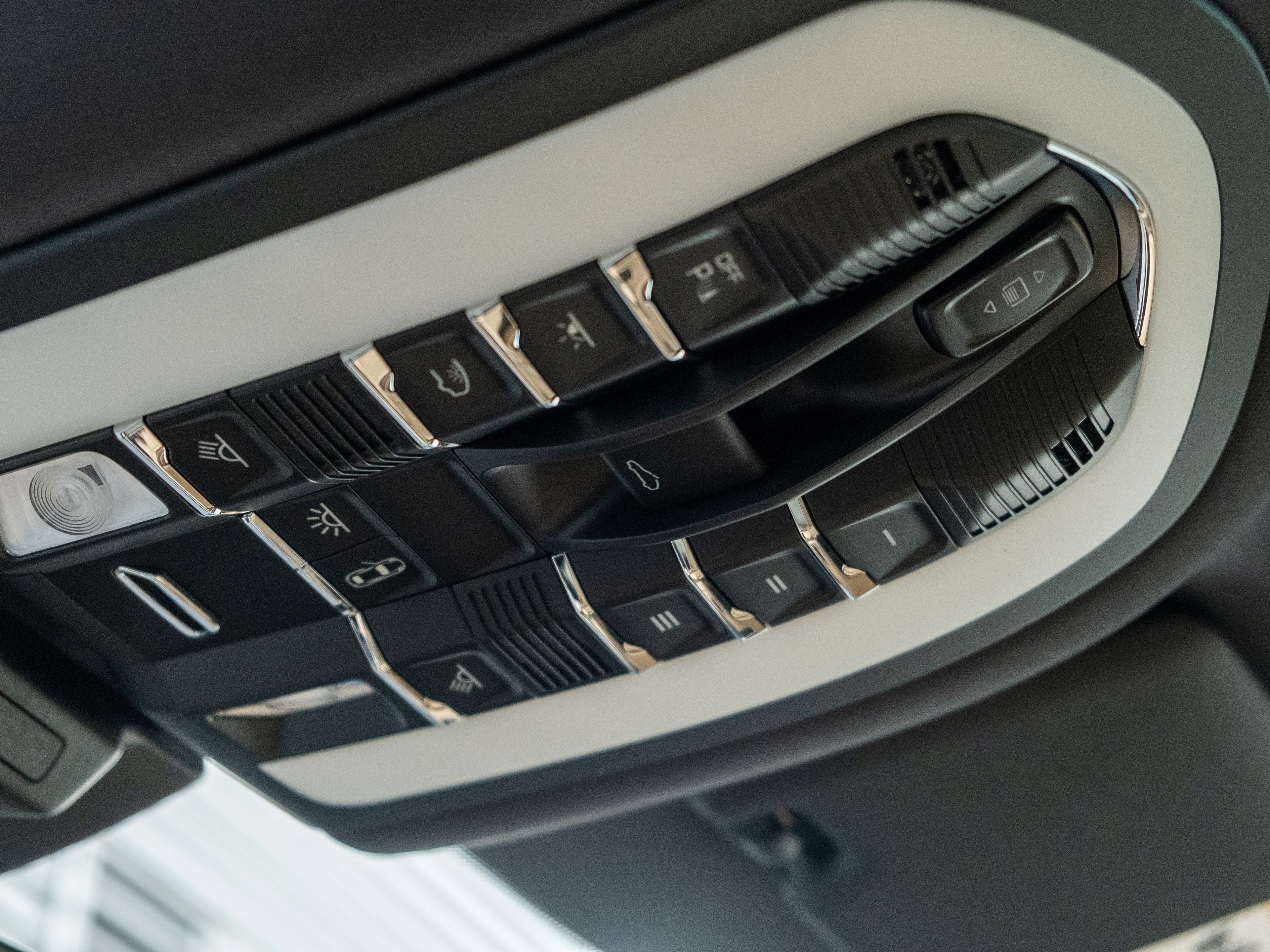 Certified 2026 Porsche Macan AWD/4WD image 35