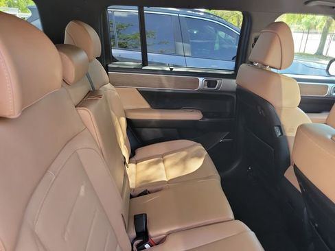 Used 2025 Hyundai Santa Fe Limited image 30