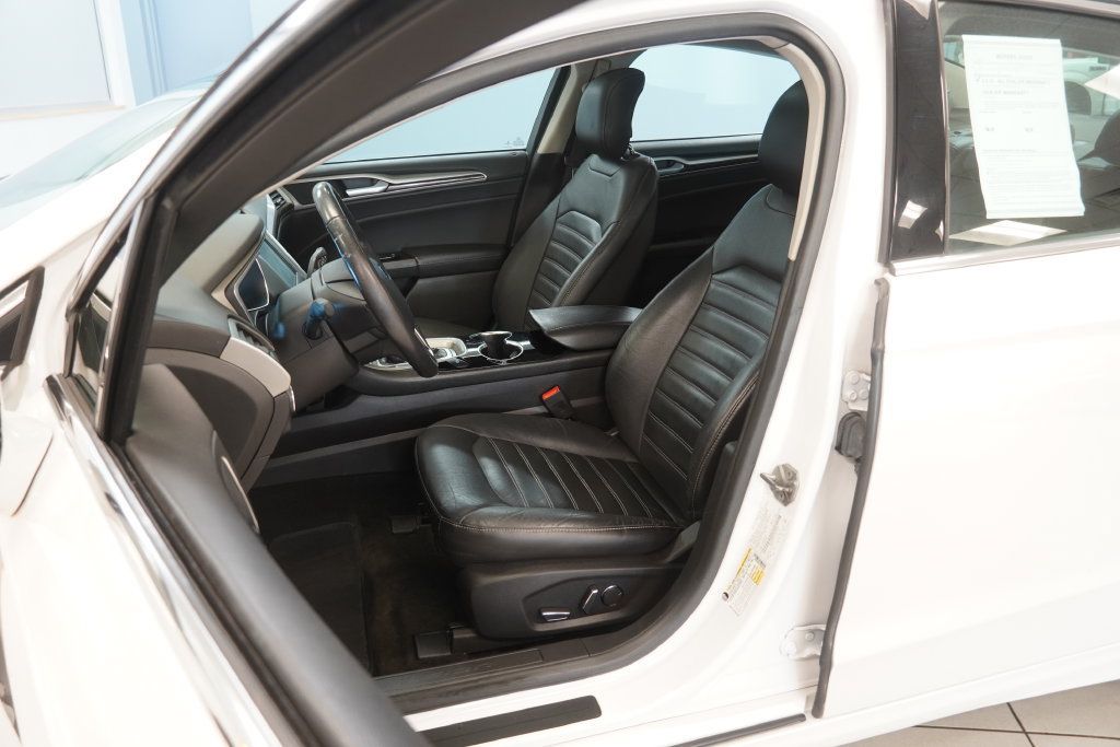 Used 2014 Ford Fusion SE w/ Equipment Group 202A FWD image 13