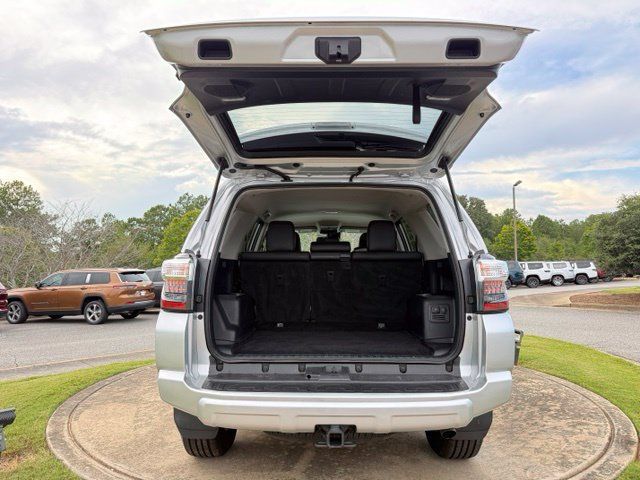 Used 2024 Toyota 4Runner TRD Off-Road Premium AWD/4WD image 31