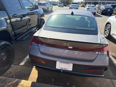 Used 2025 Hyundai Elantra Sport image 8