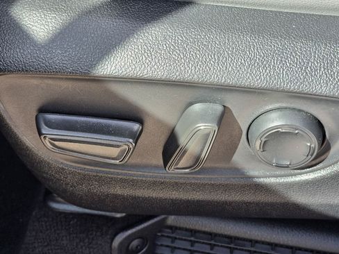 Used 2026 Toyota Sienna XLE FWD image 28