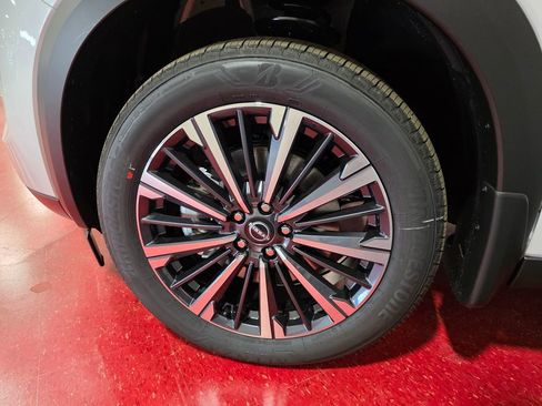 New 2026 Nissan Pathfinder Platinum image 10