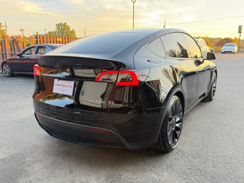 Used 2025 Tesla Model Y Performance AWD/4WD image 3
