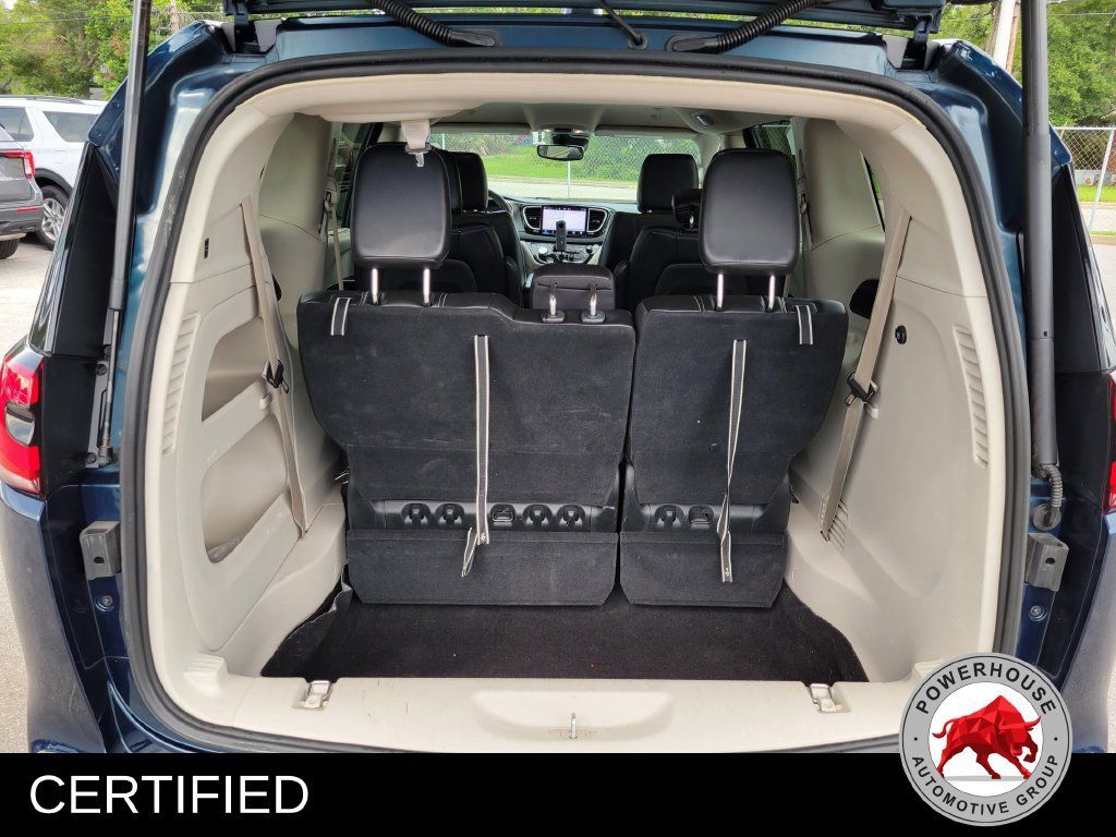 Used 2023 Chrysler Pacifica Touring-L FWD image 14