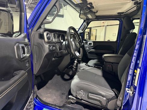 Used 2020 Jeep Wrangler Unlimited Sahara AWD/4WD image 17