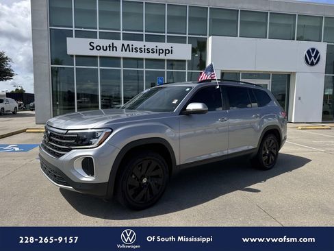 Used 2024 Volkswagen Atlas SE FWD image 1