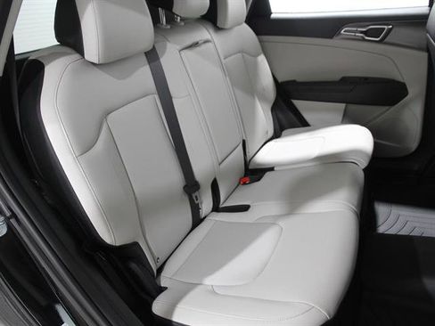 Used 2023 Kia Sportage EX image 18