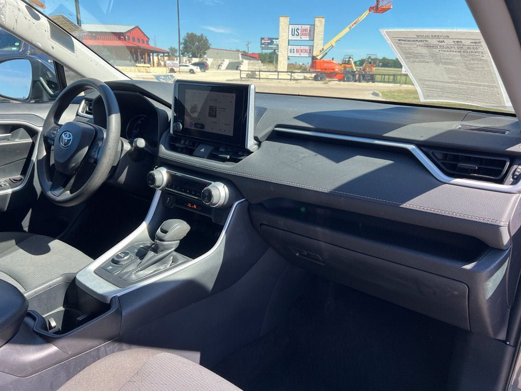 Used 2025 Toyota RAV4 XLE AWD/4WD image 29