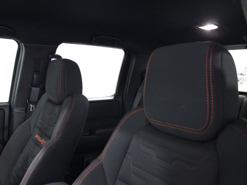 Used 2025 Nissan Frontier PRO-4X AWD/4WD image 5