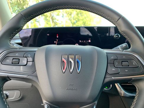 Used 2025 Buick Encore GX Preferred image 25