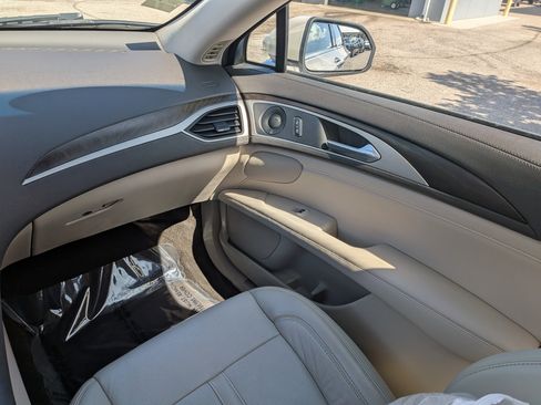 Used 2019 Lincoln MKZ Reserve FWD image 17