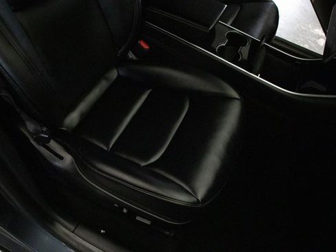 Used 2020 Tesla Model Y Long Range image 17