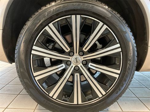 Certified 2024 Volvo XC90 B6 Plus w/ Protection Package image 16