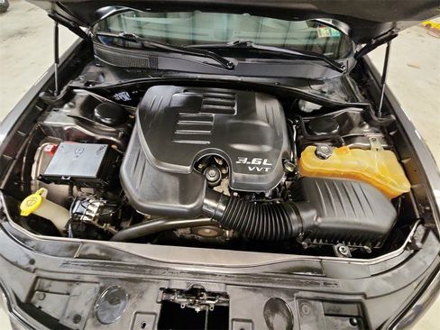 Used 2013 Chrysler 300 C image 27