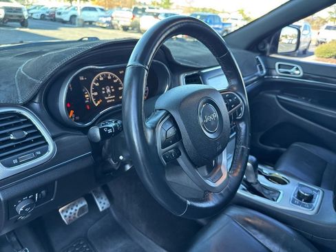 Used 2018 Jeep Grand Cherokee Limited image 25