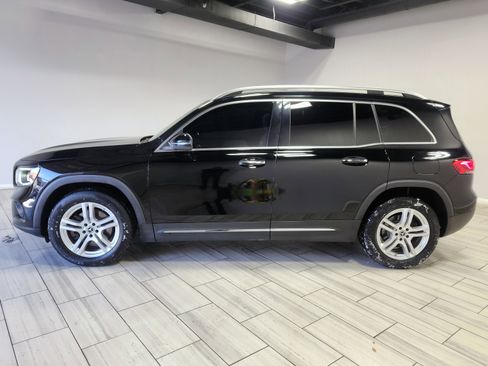 Used 2022 Mercedes-Benz GLB 250 4MATIC image 2