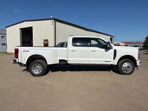 Used 2026 Ford F450 Platinum w/ FX4 Off-Road Package AWD/4WD image 12