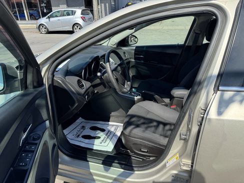 Used 2016 Chevrolet Cruze LT image 8