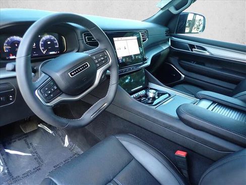 Used 2024 Jeep Wagoneer L Series II AWD/4WD image 12