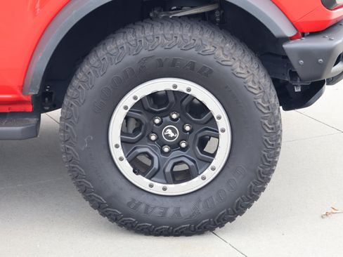 Used 2022 Ford Bronco Outer Banks w/ Sasquatch Package AWD/4WD image 11