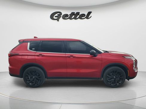 Used 2024 Mitsubishi Outlander SE Black Edition FWD image 4