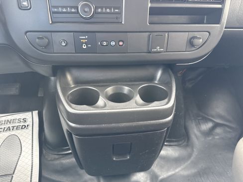 Used 2018 Chevrolet Express 2500 image 17