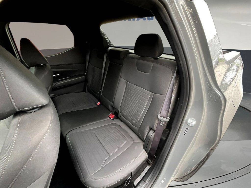 Used 2025 Hyundai Santa Cruz SE AWD/4WD image 25