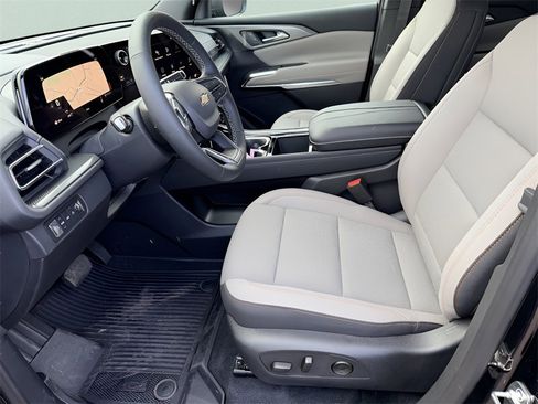 New 2026 Chevrolet Traverse LT w/ Driver Confidence Package image 13