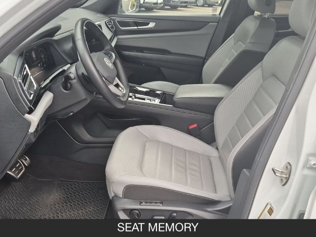 Used 2024 Volkswagen Atlas Cross Sport SEL R-Line AWD/4WD image 17