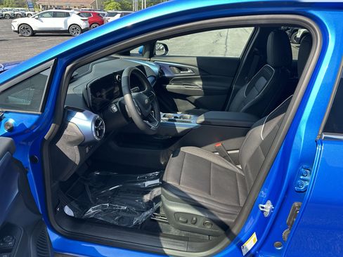 New 2025 Chevrolet Equinox EV LT w/ Convenience Package II image 9