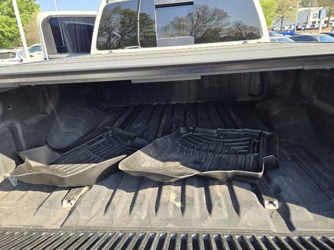 Used 2017 Nissan Titan PRO-4X image 25