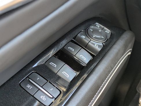 Used 2024 Cadillac Escalade Premium Luxury Platinum image 31